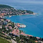 Gri Ane With Pool Near Antovo