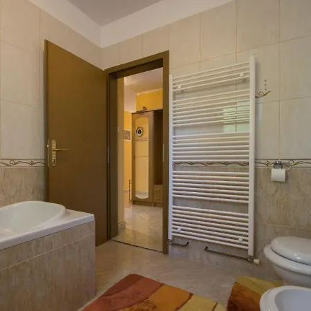 Holiday home Gri Ane With Pool Near Antovo