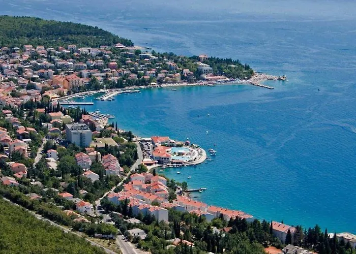 Gri Ane With Pool Near Antovo
