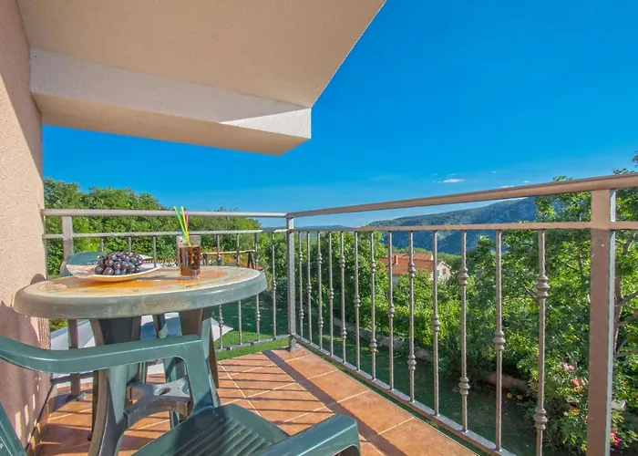 Gri Ane With Pool Near Tatil Evi Antovo